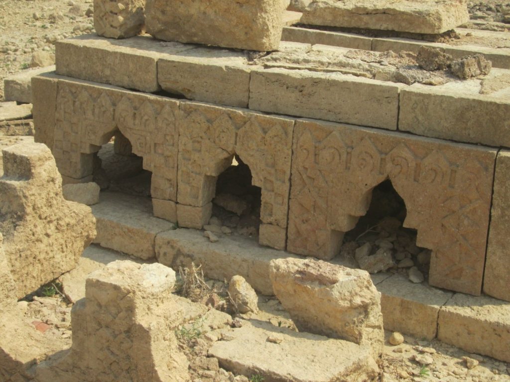 Aesthetically carved arches on slabs of graves