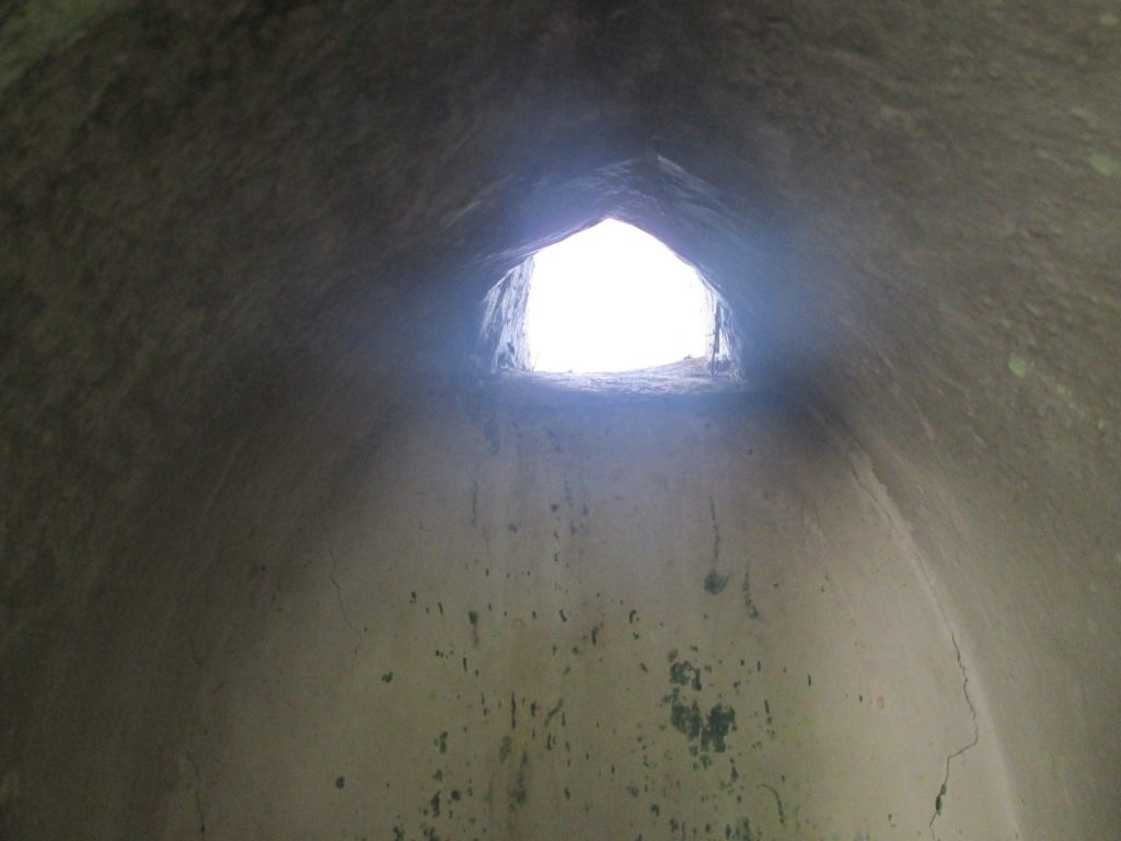 Close up view of arch in Mehrab from interior